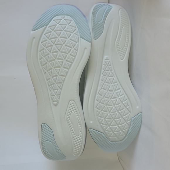 New Balance Womens DynaSoft Beaya Slip Athletic Shoe; Ocean Gray; Size 10 - Picture 6 of 12